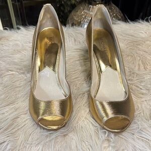 Michael Michael Kors NWOT Gold Peep-Toe Heels